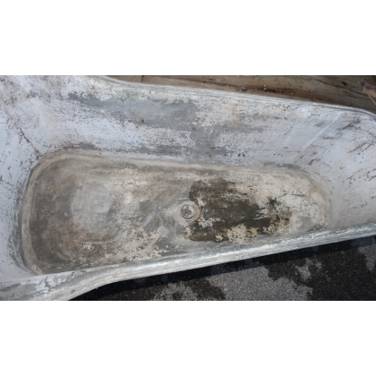 Red-painted tin-plated copper bath