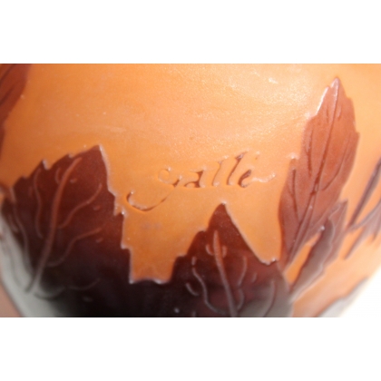 Purple bulb-shaped vase on a pink background, signed GALLÉ