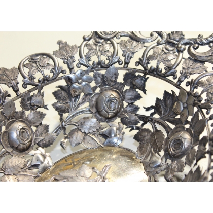 Panier ajouré décor de roses en argent hollandais