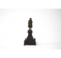 Bronze Napoléon sur un piédestal en fonte