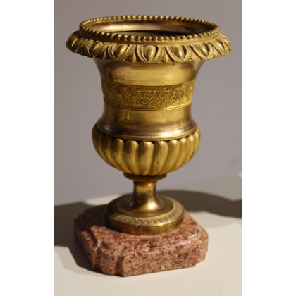 A pair of small, finely chiselled Medici vases
