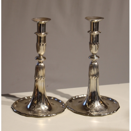 Paire de bougeoirs trompette