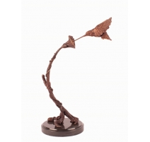 Colibri butinant une fleur en bronze