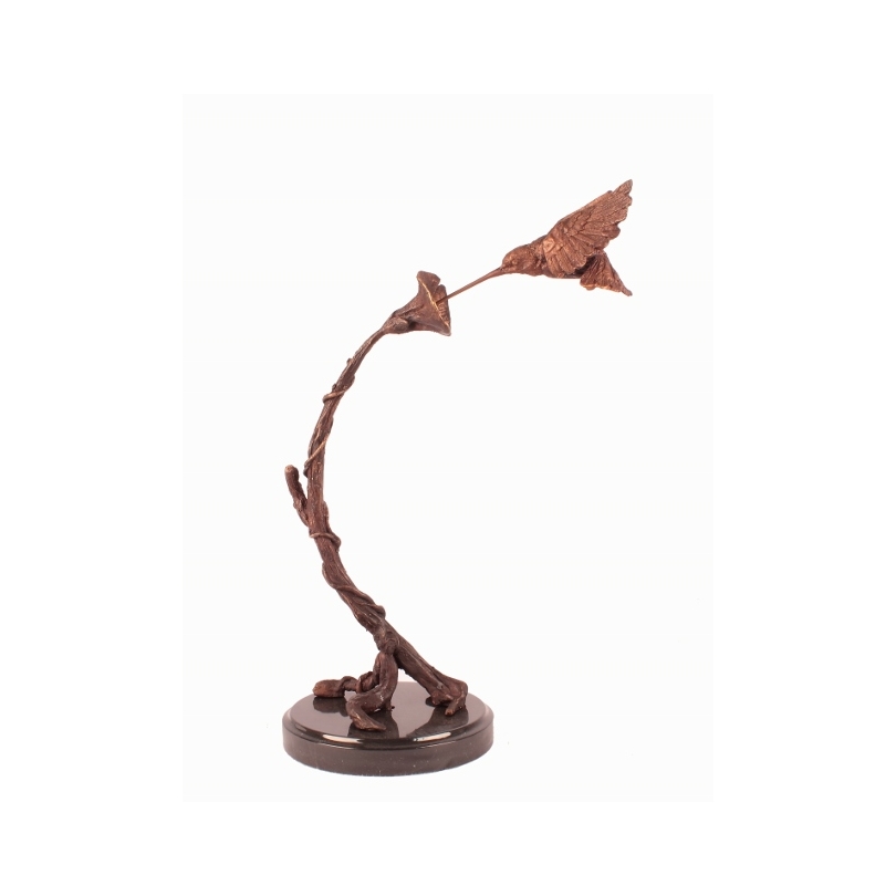 Colibri butinant une fleur en bronze