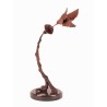 Colibri butinant une fleur en bronze