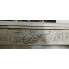 Kamin aus behauenem Stein „Roses“ bei Moinat SA – Antiquitäten und Dekoration