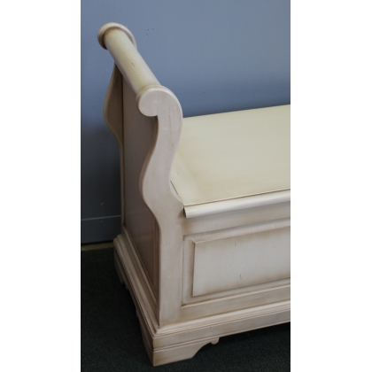 Banc-coffre style Louis-Philippe laqué blanc