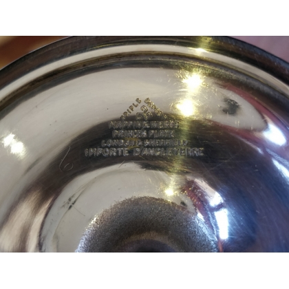  Coupe ronde sur pied, en métal argenté. sur  Moinat SA  - Antiquités décoration