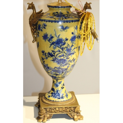 Porcelain vase with lid from  Moinat SA  - Antiques and home décor