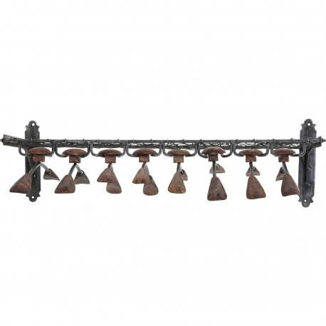 Cosmopolitan wall-mounted coat rack