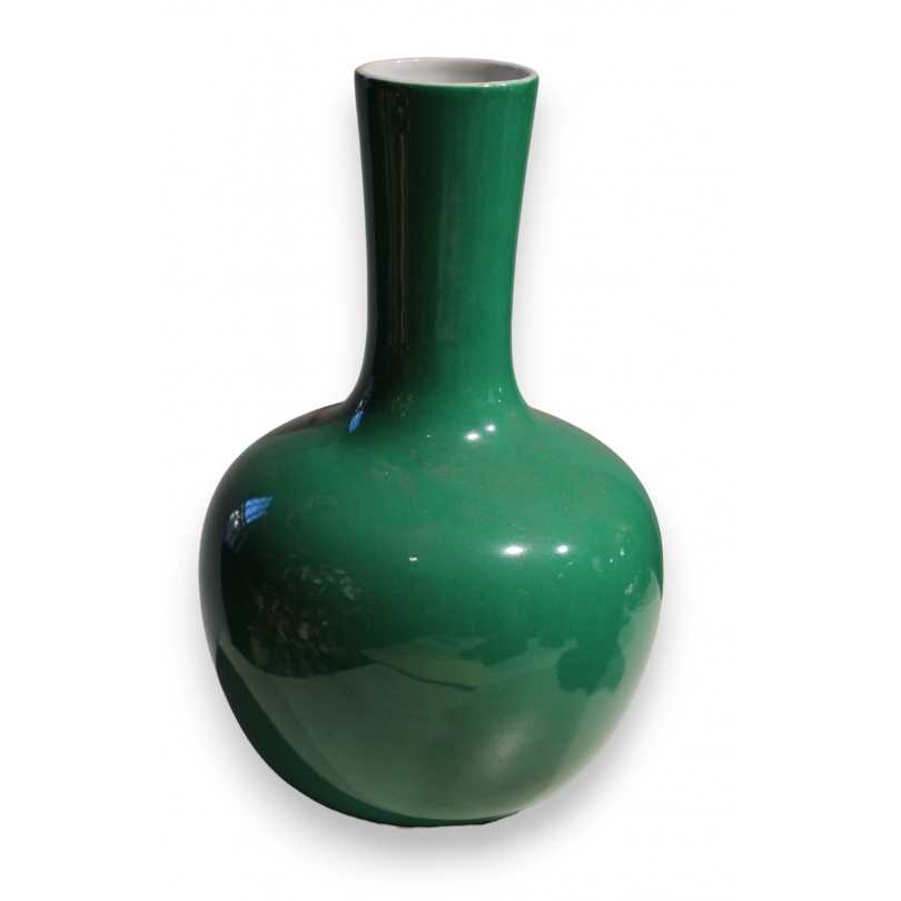 Vase en porcelaine verte