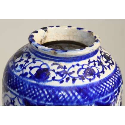 Vase iranien en céramique à décor bleu