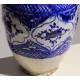 Vase iranien en céramique à décor bleu