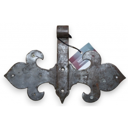 Pair of wrought-iron ‘Fleur de lys’ hinges