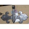 Pair of wrought-iron ‘Fleur de lys’ hinges