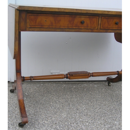  Table de sofa avec 2 tiroirs. sur  Moinat SA  - Antiquités décoration