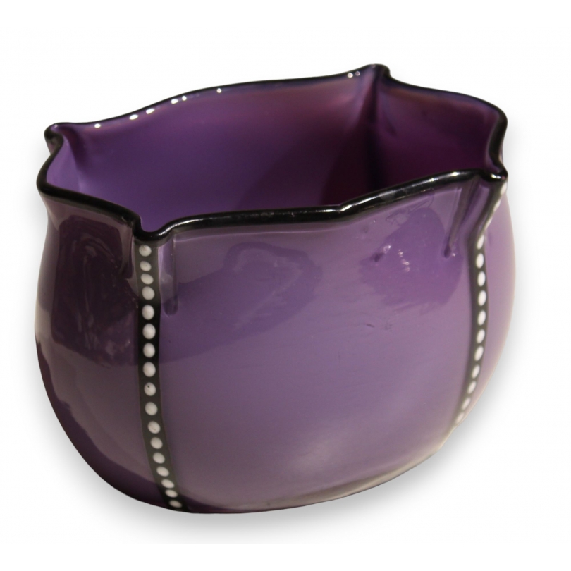 Coupe en verre violet et noir avec points blancs