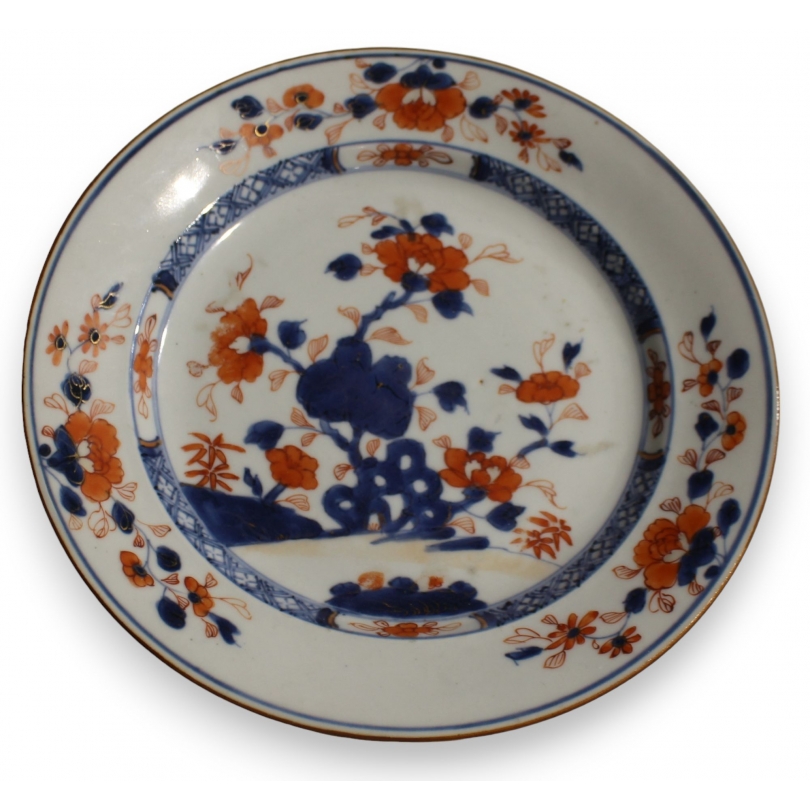 Assiette en porcelaine décor arbuste