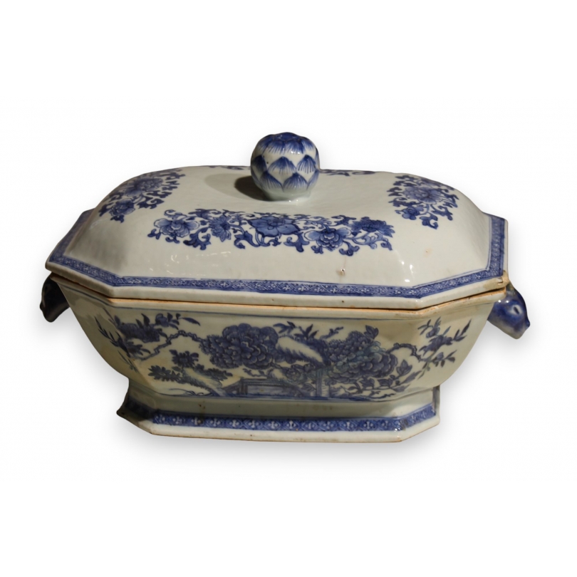 Légumier en porcelaine bleu et blanc