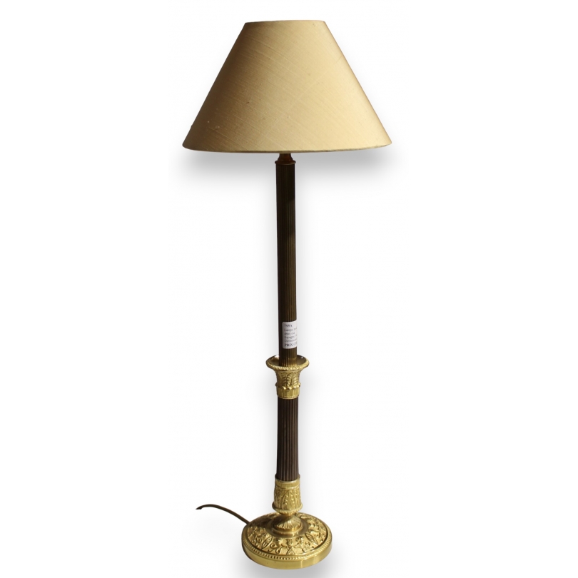 Lampe, Modell Carlos X, mit Lampenschirm bei  Moinat SA  – Antiquitäten und Dekoration