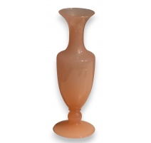 Vase en opaline rose