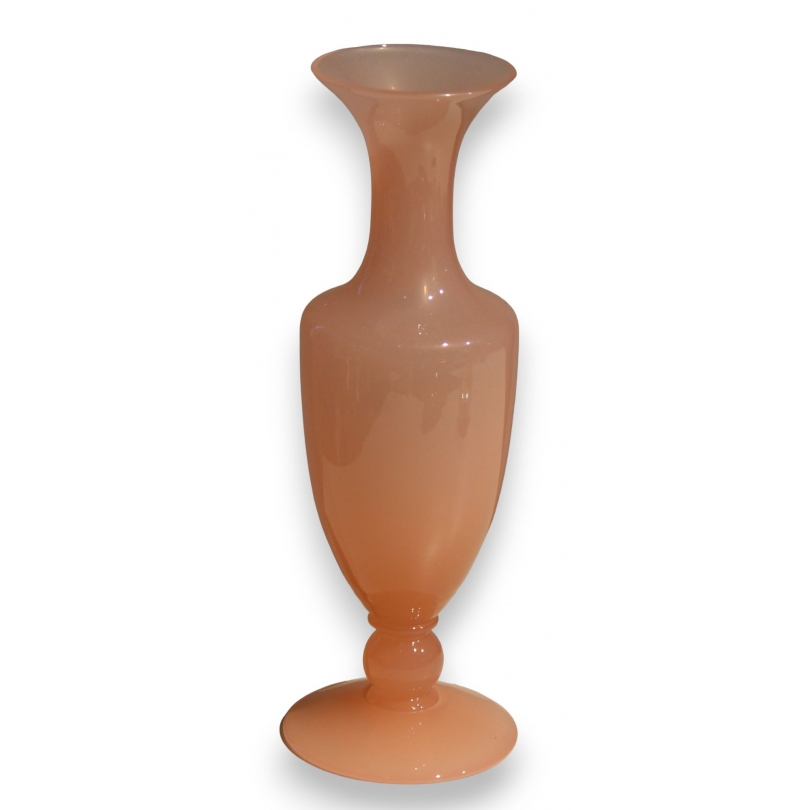 Vase en opaline rose