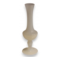 Vase en opaline blanche