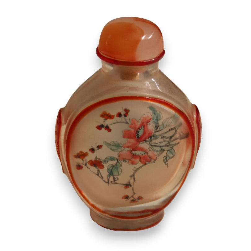 Chinese glass snuff box, ‘Red Flowers’