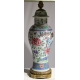 Vase décor d'oiseau en porcelaine monté en lampe