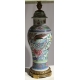 Vase décor d'oiseau en porcelaine monté en lampe