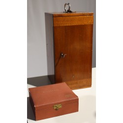 Microscope binoculaire par LEITZ avec plateau XY
