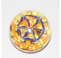 Sulfure hexagone bleu, fond jaune