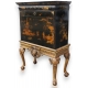 Cabinet laqué noir à décor chinois doré