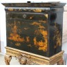  Cabinet laqué noir à décor chinois doré sur  Moinat SA  - Antiquités décoration