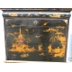 Cabinet laqué noir à décor chinois doré