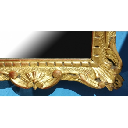 Miroir en bois sculpté doré style Régence