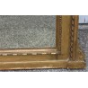 Trumeau en bois sculpté orné d'un médaillon peint