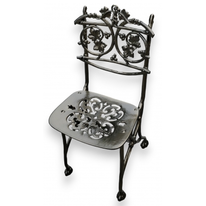 Chaise \"Lierre\" en fonte coloris vieux bronze