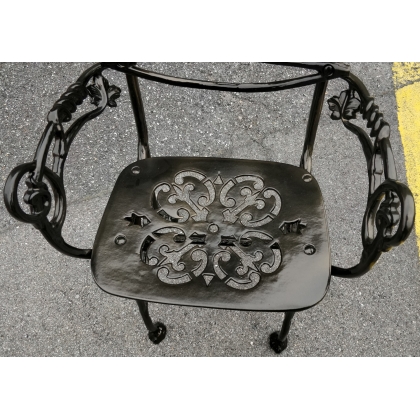 Fauteuil \"Lierre\" en fonte coloris vieux bronze