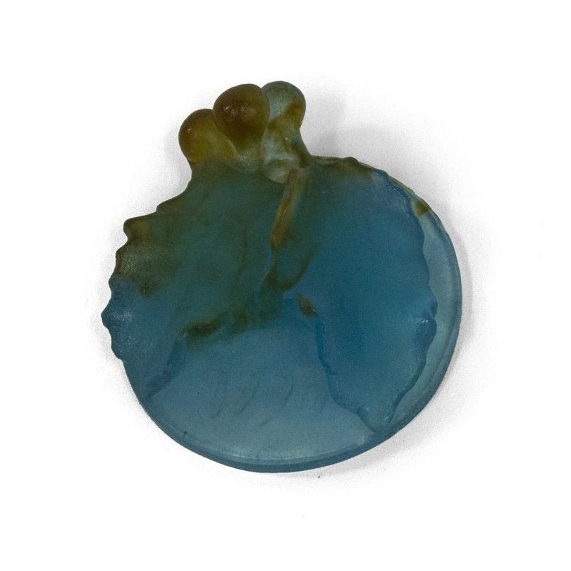 Pendentif en verre bleu signature fleurie DAUM