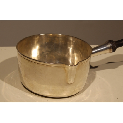 Casserole Restaurion en argent, monogrammée R J