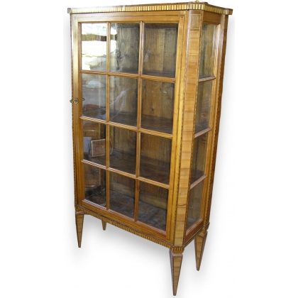 Directoire display cabinet wit