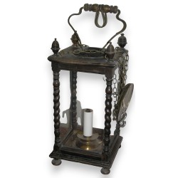 Lanterne carrée avec bois et ferrure laiton.
