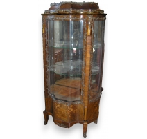 Louis XV display cabinet, bron