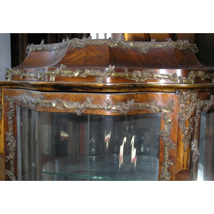  Vitrine Louis XV. sur  Moinat SA  - Antiquités décoration
