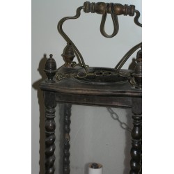 Lanterne carrée avec bois et ferrure laiton.