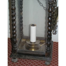 Lanterne carrée avec bois et ferrure laiton.