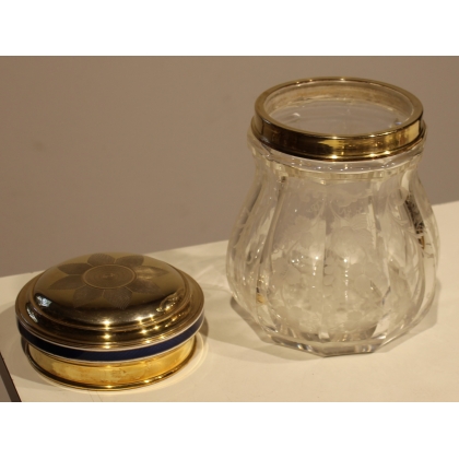 Boite en cristal gravé et couvercle vermeil