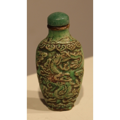 Green stoneware snuff bottle