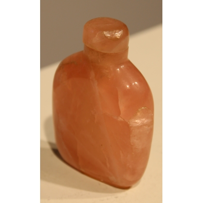 Rose quartz snuff bottle